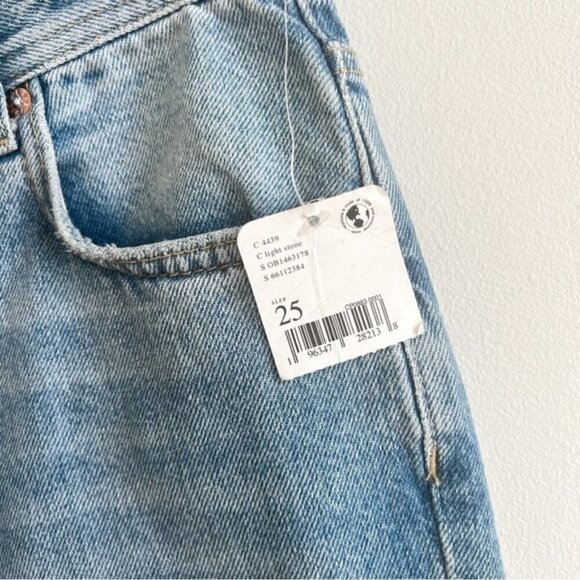 New! 𝅺FREE PEOPLE • Maggie Mid-Rise Straight-Leg Jeans in Light Stone - Picture 8 of 13
